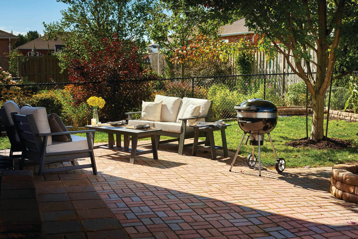 KETTLE SEAZN BREAK:  Napoleon | PRO 22 Charcoal Kettle Grill