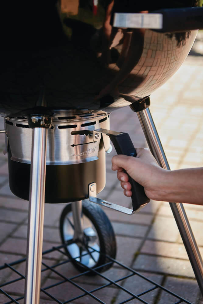 KETTLE SEAZN BREAK:  Napoleon | PRO 22 Charcoal Kettle Grill